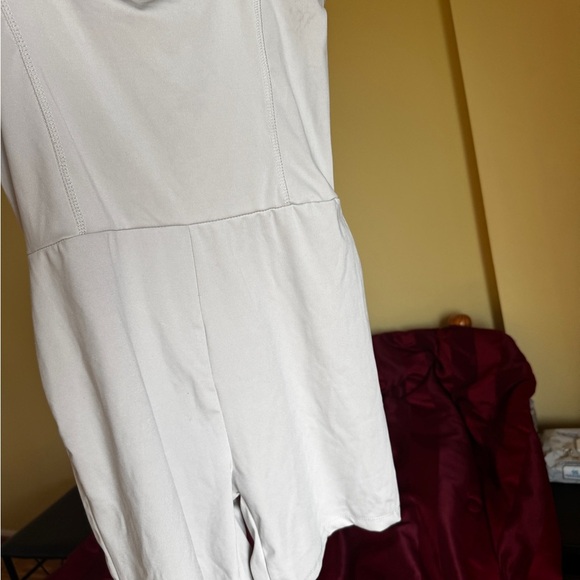 Elegant White Jumpsuit - Picture 2 of 3